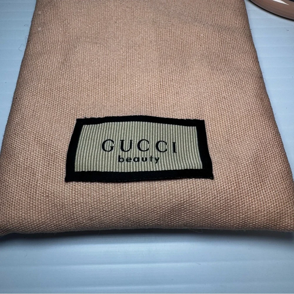 Gucci Beauty Small Pink Mirror With Floral Pink Pouch